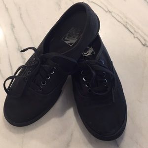 Black Vans men’s 5.5 women’s 7